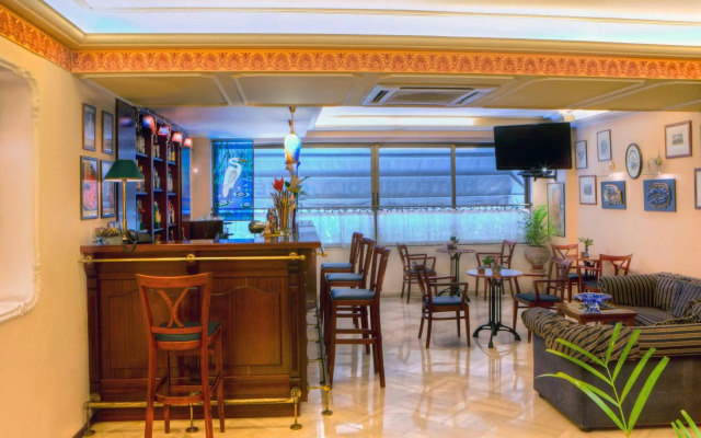 Nicola Hotel