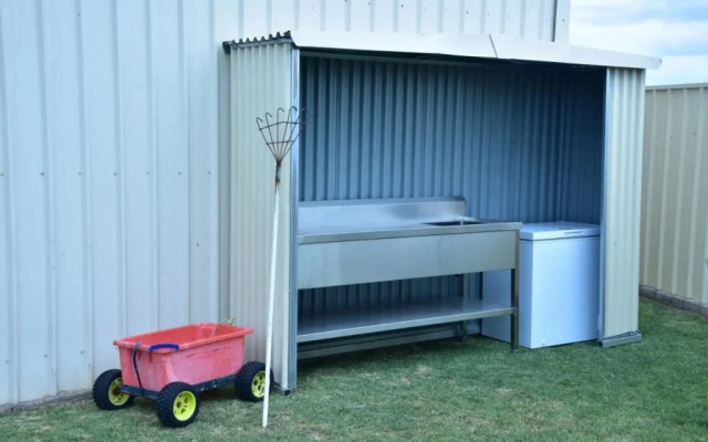 Stan Breeze: Elegant Family Retreat