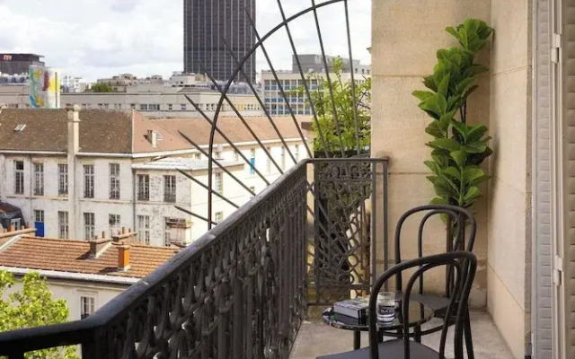 Apartment for 8 People in Grenelle