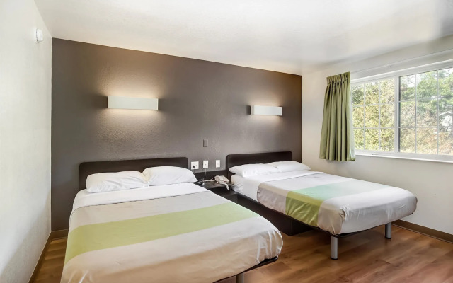 Studio 6 East Brunswick, NJ - NYC Area