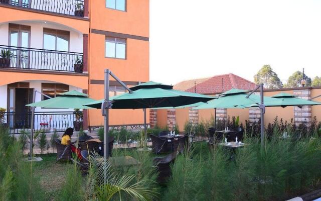 Mak-Queen Hotel