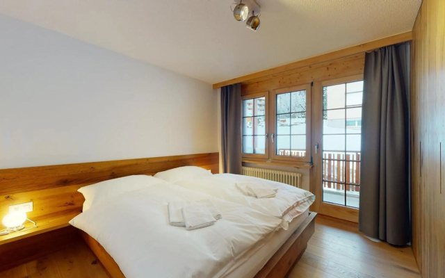 Splendid attic apartment with a south oriented balcony, Marietta #4 – Guest Rooms – Leukerbad