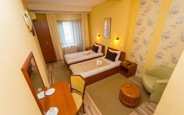 Hotel Pine