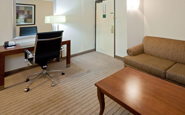 Holiday Inn Express & Suites Dallas Park Central Northeast, an IHG Hotel
