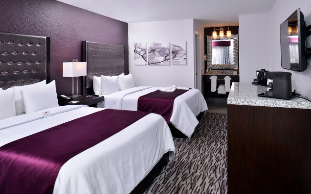 Clarion Inn & Suites Across From Universal Orlando Resort