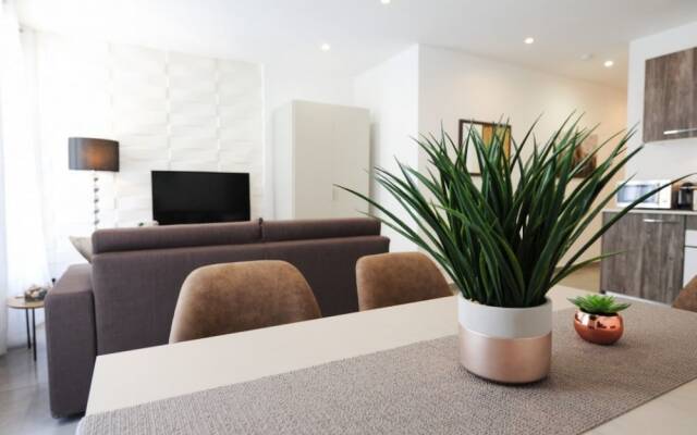 Mini Suite Monalisa-5Stars Holiday House