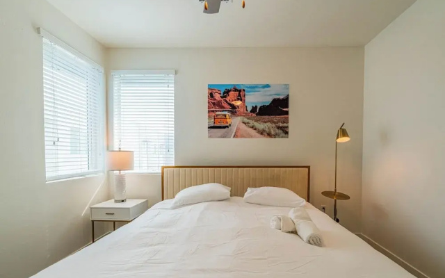 The Lotus Serene Stay with Pool-Gym-EV