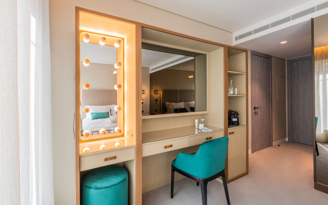 Luster Hotel