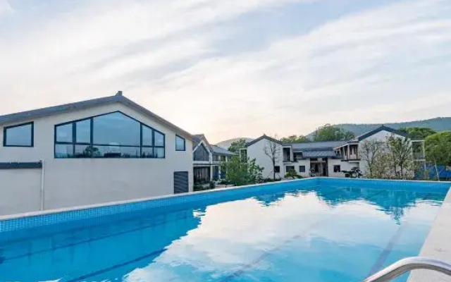 Nanjing Yinglu Hot Spring Resort Homestay Hotel
