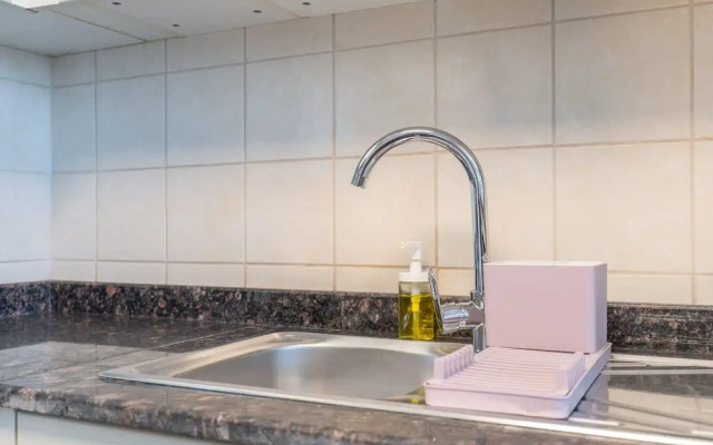 Modern 1-bed With Scenic Golf Course View