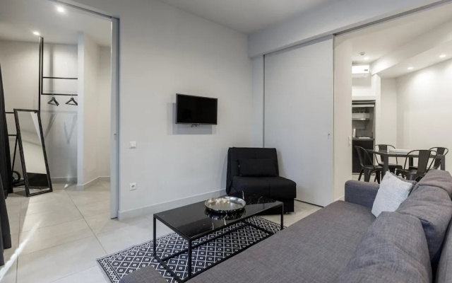 85 sqm in the Heart of Athens w Rooftop Deck