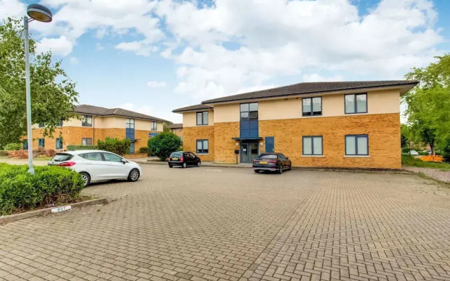 Apartment in Milton Keynes Near Canary Karaoke