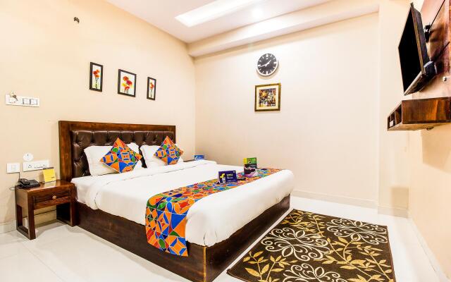 FabExpress Travelers Lodge