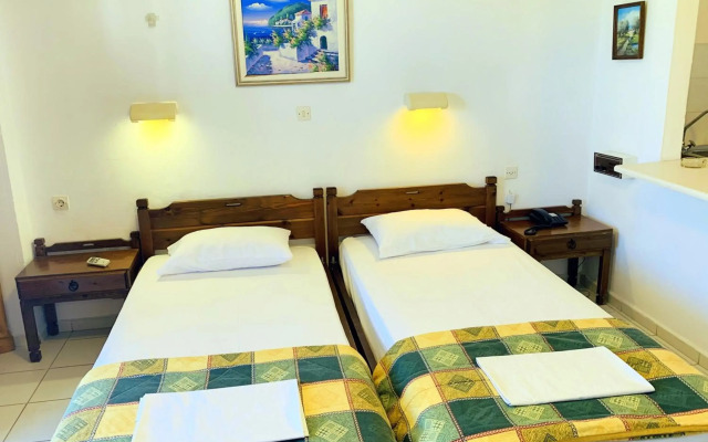 Kassavetis Center - Hotel Studios & Apartments