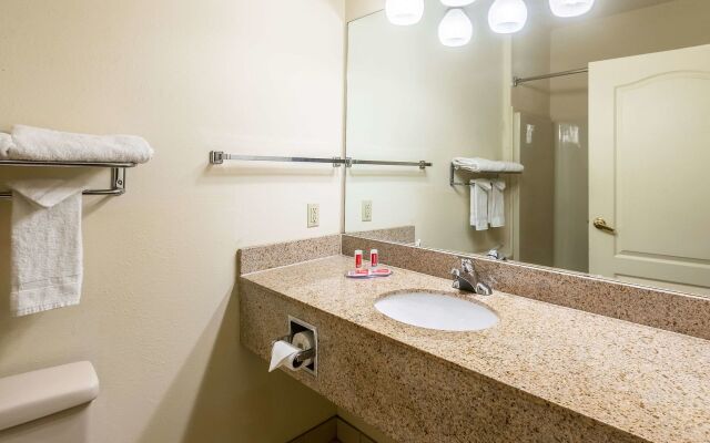 Econo Lodge Inn & Suites Douglasville
