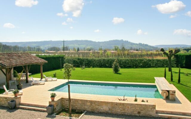 Villa With 4 Bedrooms in Saint Sylvestre sur Lot, With Private Pool an