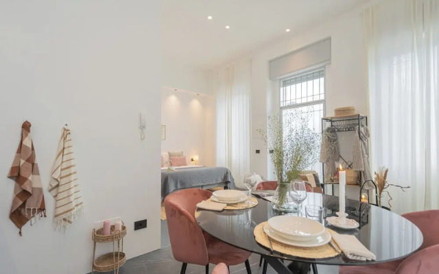 Piccola Como Lotus by Rent all Como