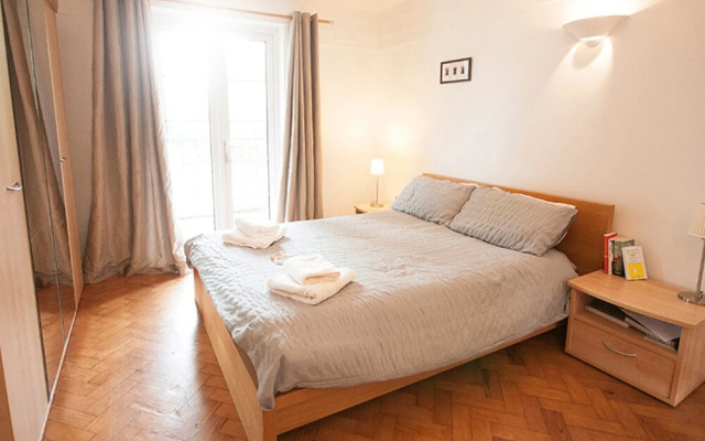 Spacious Apartment Close to City Centre & Stadiums