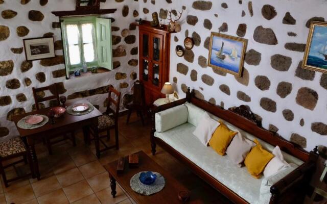 Vintage White House Patmos