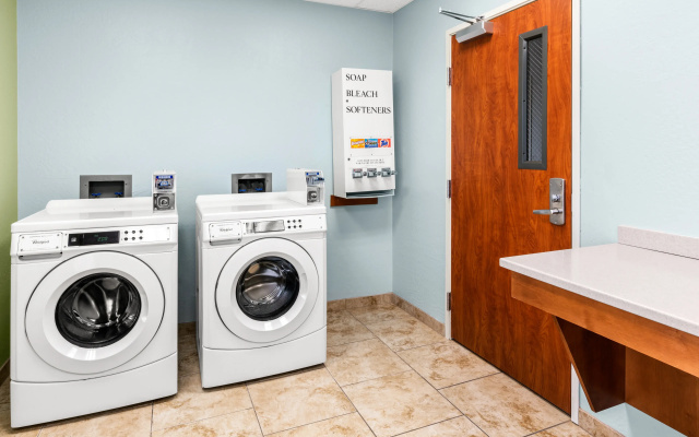 Holiday Inn Express & Suites Klamath Falls Central by IHG