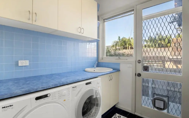 5-bed Haven With Pool Minutes From Beaches