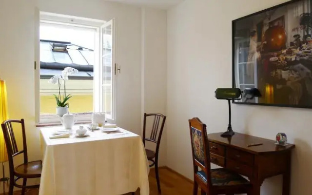 Artist's Altstadt-Apartment Salzburg