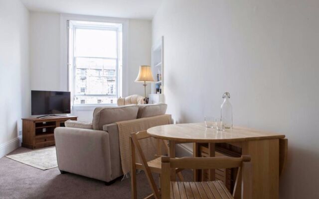 1 Bedroom Apartment In Edinburgh&#39;s New Town