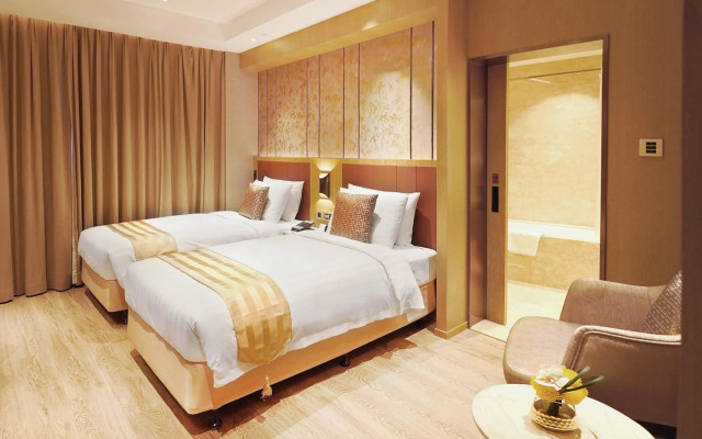 Grand Dragon Hotel