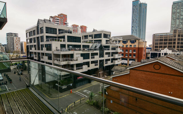 Discovery Dock Apartments East