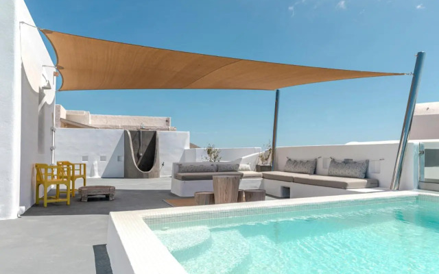 Luxury villa in Megalochori Santorini with Jacuzzi