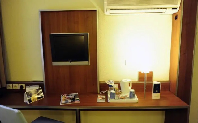 Kyriad Lyon Aéroport Saint Exupéry