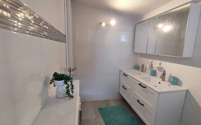 Two Bedroom Apartmant Marijano With Garden