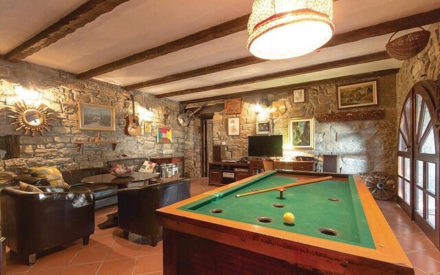 Nice Home in Gracisce With 6 Bedrooms, Internet and Outdoor Swimming Pool