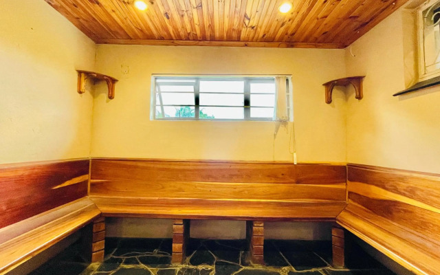 Entire House in Beacon Bay - Golden Location