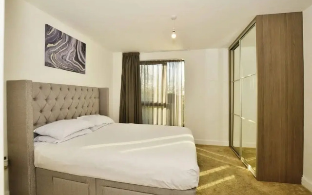 Sleek 2 Bedroom Apartment - Sofa-bed - Ashford