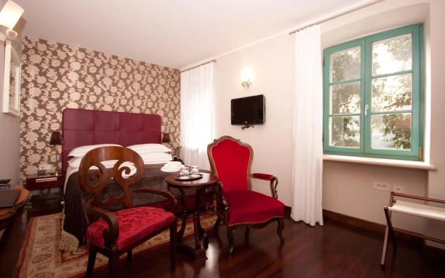 Vela Vrata Hotel