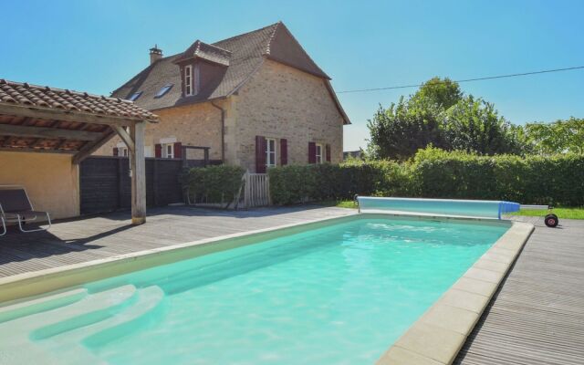 Elegant Villa in Saint-medard