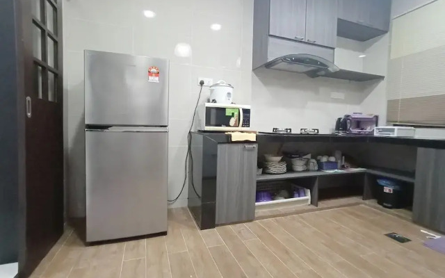 OYO 90203 Emma Sukma Homestay