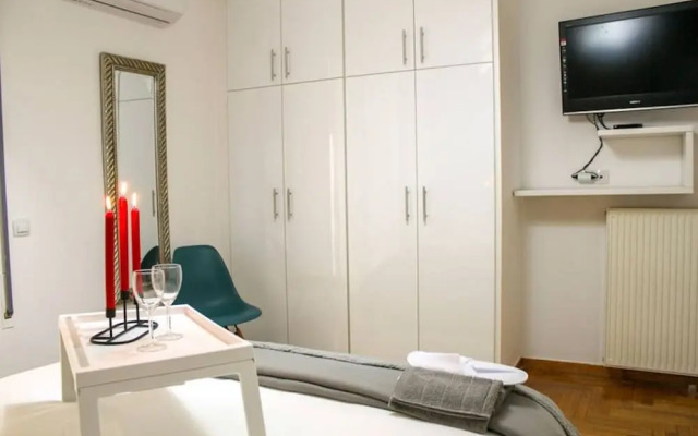 Outstanding One Bedroom Flisvos Apartment