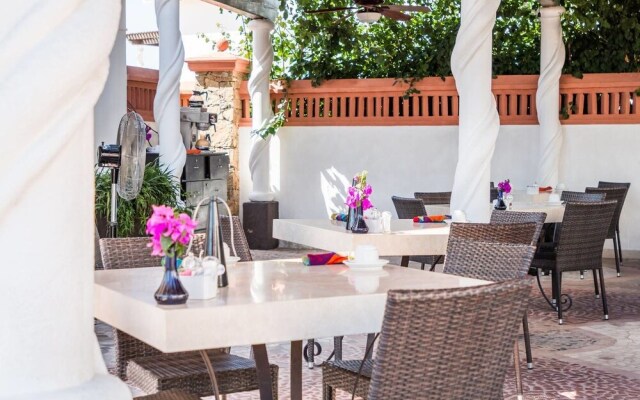 Quiet Villa + Pool + Private Outdoor Space
