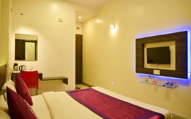 OYO 4448 Hotel Suresh Plaza