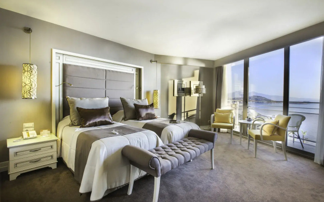 Qlusive Hotel