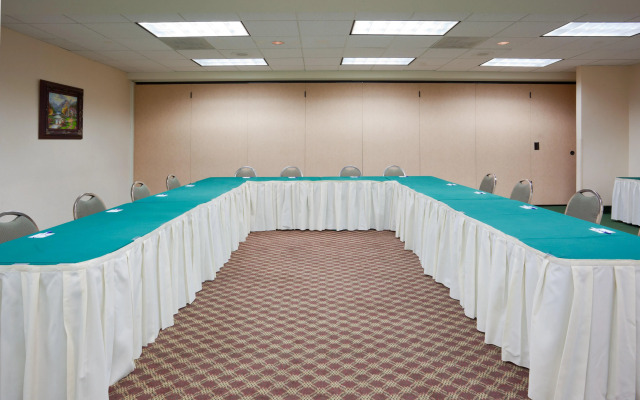 Holiday Inn Express Hotel & Suites Tracy by IHG