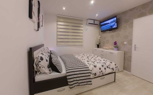 Appleline Apartments (Apple Studios & Rooms) 
