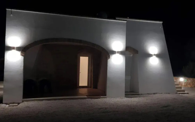 Villa Pescoluse With Pool and Sea View