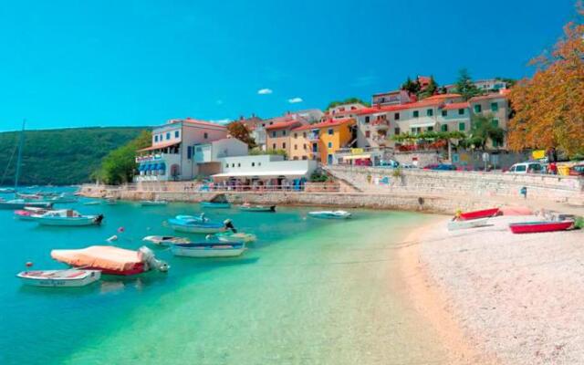 Studio apartment close to the sea - parking