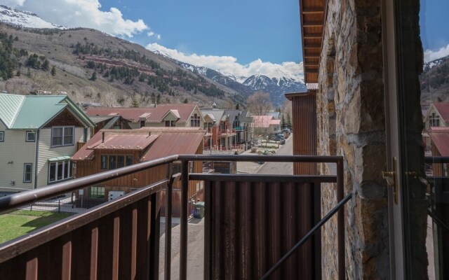 River Club 302 2 Bedroom Condo by Alpine Lodging Telluride