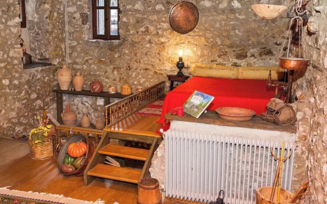 260m2 Unique Mountain House in Lilea Parnasos