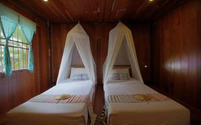 Palm Village Resort & Spa