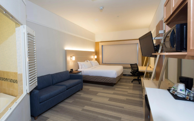Holiday Inn Express & Suites Monroe by IHG